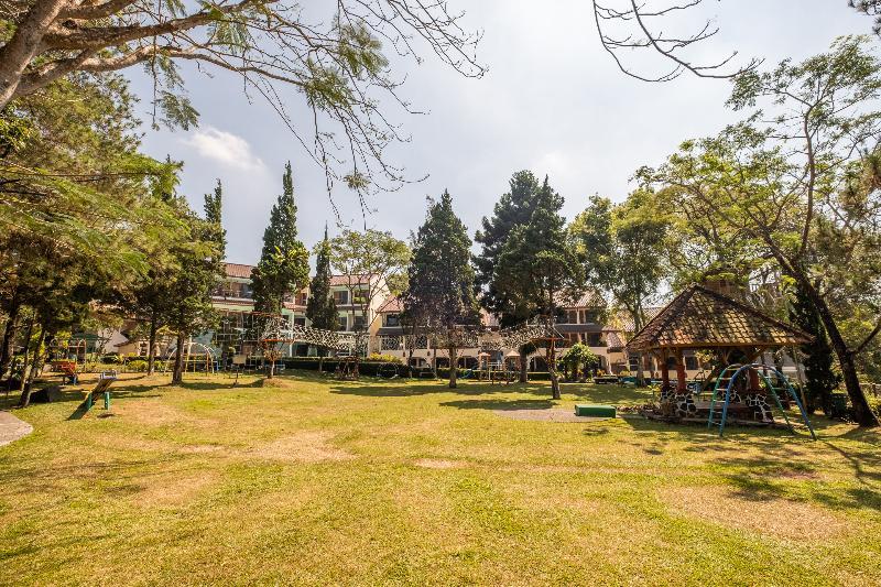 Capital O 1256 Sangga Buana Resort And Convention Hotel Чіанджур Екстер'єр фото